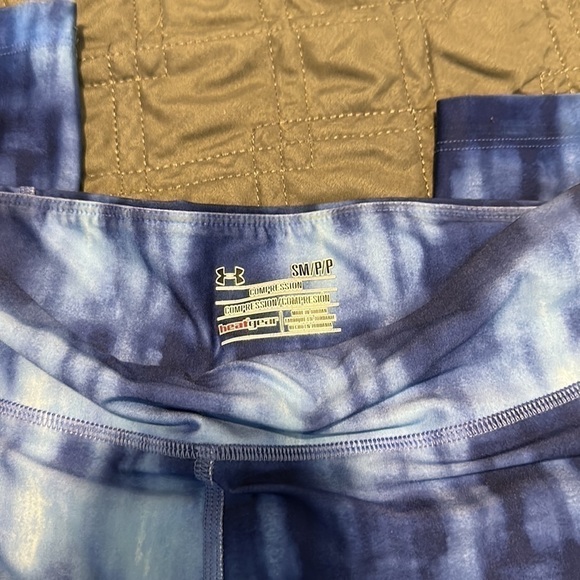 UNDER armor, tie-dye blue, calf length leggings - Picture 2 of 3